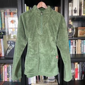 North Face fuzzy 1/4 zip green pullover